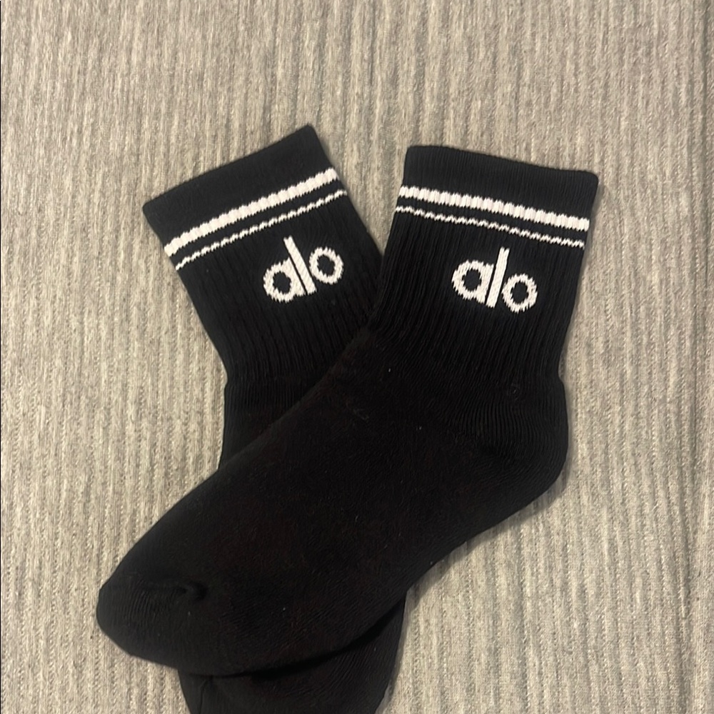 ALO Yoga Black and White Crew Athletic Socks